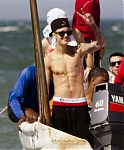 Justin-Bieber-Panama-Parasailing_1_26_14_01.jpg