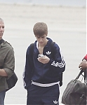 Justin-Bieber-Texting-435x580.jpg