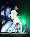 Justin_Bieber_-_All_Around_The_World_28Official29_ft__Ludacris_mp40350.jpg