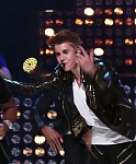 Justin_Bieber_-_All_Around_The_World_28Official29_ft__Ludacris_mp40642.jpg