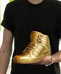 Justin_Bieber_-_Find_My_Gold_Shoes__adidas_NEO_contest_28129_mp40246.jpg