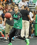 Justin_Bieber_at_Celebrity_Basketball_Game_BET_Experience_2014_4.jpg
