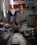Justin_Bieber_on_drums_mp40542.jpg
