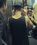 Justin_Bieber_surprised_NEO_fans_in_Shanghai21_mp40124.jpg
