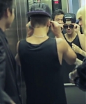 Justin_Bieber_surprised_NEO_fans_in_Shanghai21_mp40125.jpg