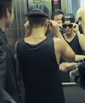 Justin_Bieber_surprised_NEO_fans_in_Shanghai21_mp40126.jpg