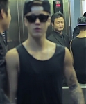 Justin_Bieber_surprised_NEO_fans_in_Shanghai21_mp40128.jpg