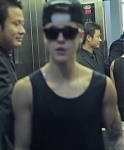 Justin_Bieber_surprised_NEO_fans_in_Shanghai21_mp40131.jpg