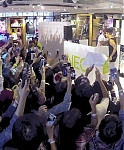Justin_Bieber_surprised_NEO_fans_in_Shanghai21_mp40150.jpg
