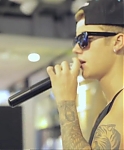 Justin_Bieber_surprised_NEO_fans_in_Shanghai21_mp40167.jpg