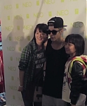 Justin_Bieber_surprised_NEO_fans_in_Shanghai21_mp40181.jpg