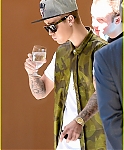 justin-bieber-investigated-by-lapd-for-robbery-01.jpg