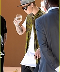 justin-bieber-investigated-by-lapd-for-robbery-03.jpg