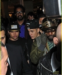 justin-bieber-shoe-shopping-with-will-i-am-06.jpg