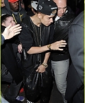 justin-bieber-shoe-shopping-with-will-i-am-17.jpg
