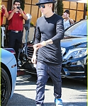 justin-bieber-yovanna-ventura-step-out-for-lunch-01.jpg