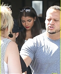 justin-bieber-yovanna-ventura-step-out-for-lunch-07.jpg