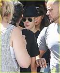 justin-bieber-yovanna-ventura-step-out-for-lunch-08.jpg