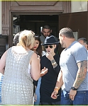 justin-bieber-yovanna-ventura-step-out-for-lunch-09.jpg