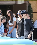 justin-bieber-yovanna-ventura-step-out-for-lunch-11.jpg