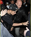 justin-bieber-shoe-shopping-with-will-i-am-12.jpg