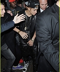 justin-bieber-shoe-shopping-with-will-i-am-13.jpg